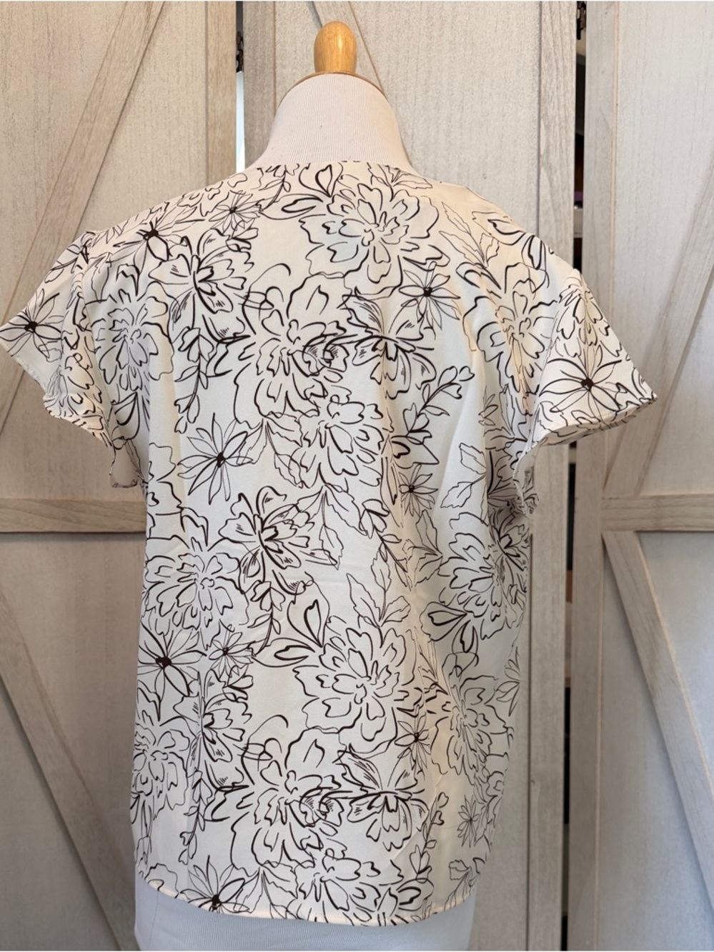 Ann Taylor Cream Blouse with Black Floral Outline - Picture 2 of 10